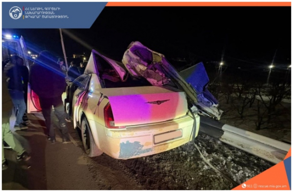 Աշտարակ-Ապարան ճանապարհին «Chrysler»-ը բախվել է ճամփեզրի երկաթե արգելապատնեշներին․ կա տուժած